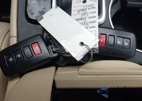 2017 Toyota Highlander Xle from USA, damaged, VIN 5TDJZRFH5HS440896